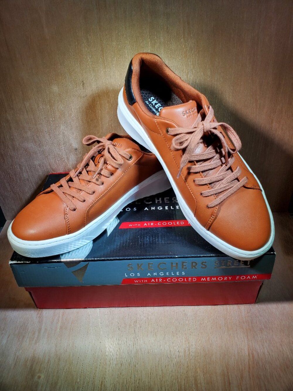VINTAGE MENS SKECHERS..COURT BREAK..LACE UP..SUIT SNEAKERS..COGNAC..NEW..IN..BOX